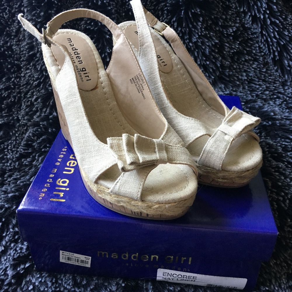 MADDEN GIRL Womens Taupe Encoree Wedge Sandals